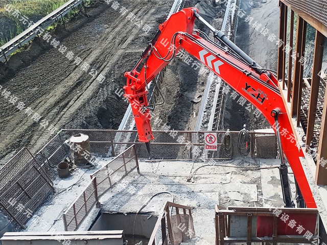 山東元征行固定式液壓碎石遙控機(jī)械臂