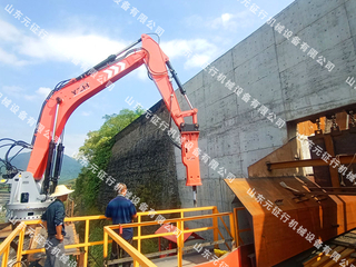 山東元征行固定式液壓碎石遙控機械臂