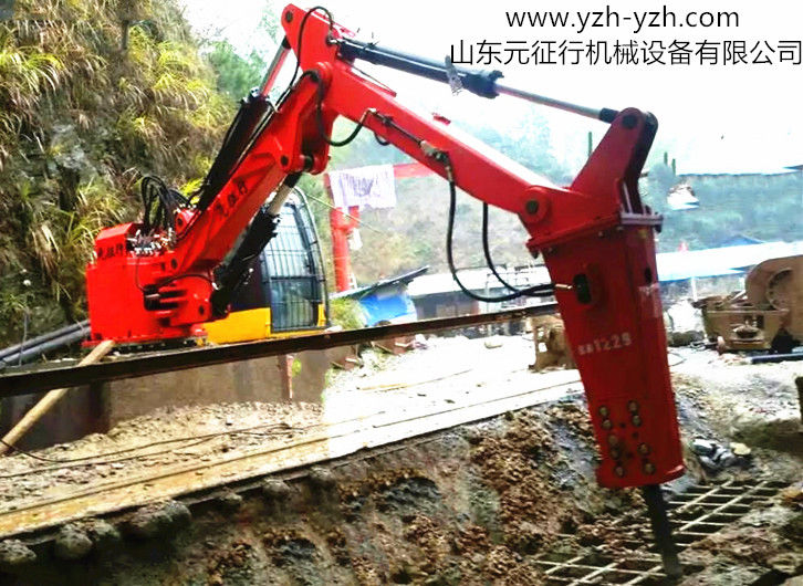 料口破碎机械手