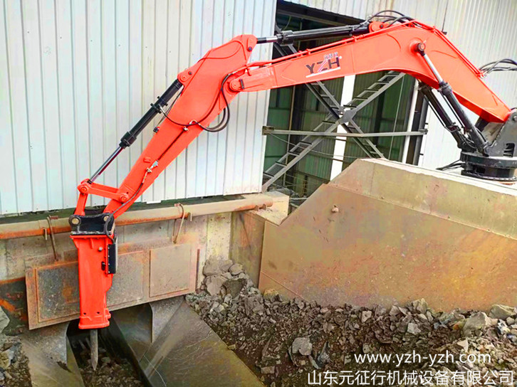 料口破碎机械手