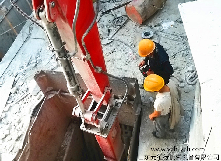 固定式料口液压破碎机