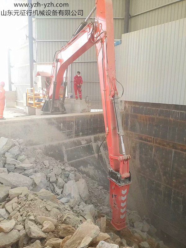 料口破碎机械手臂