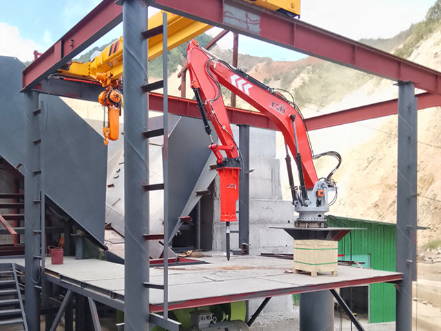 固定式液压碎石机在江西赣州砂岩露天开采场顺利投入使用！