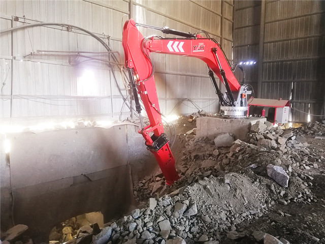 唐山砂石骨料厂再次安装一台固定式破碎锤