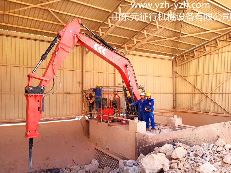 料口破碎机械手臂