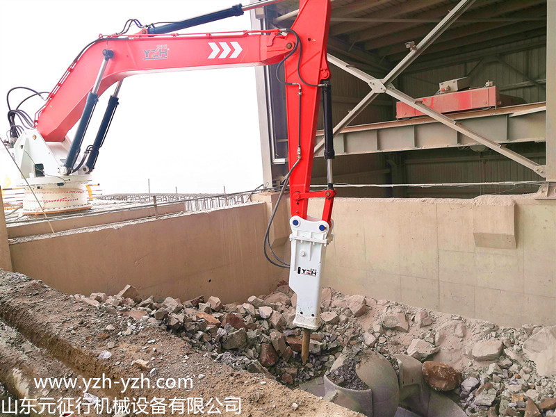 料口破碎机械手