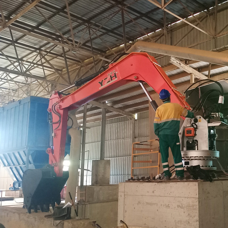 料口多功能挖掘机械臂